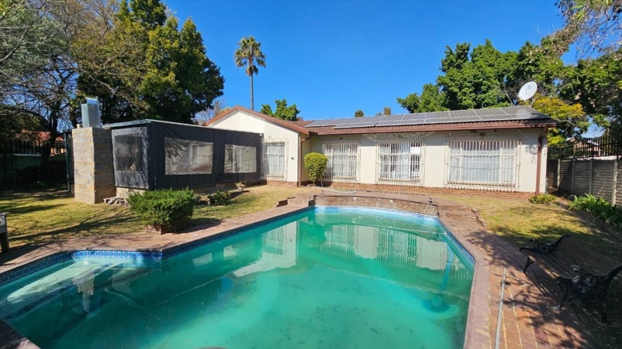 5 Bedroom Property for Sale in Birchleigh North Gauteng