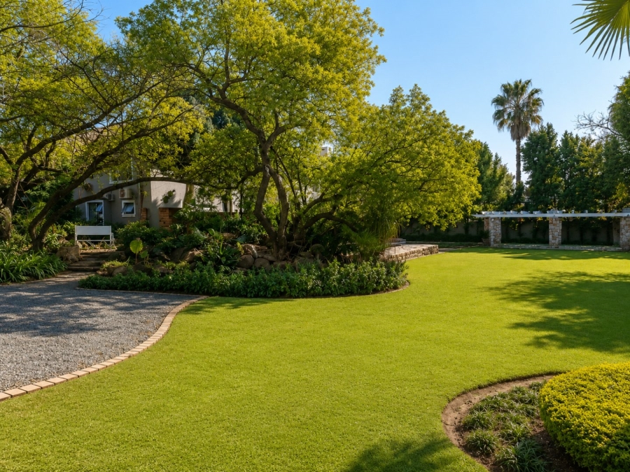 5 Bedroom Property for Sale in Silver Lakes Golf Estate Gauteng