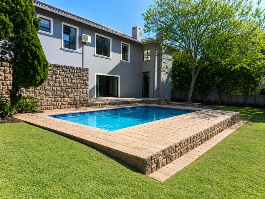 5 Bedroom Property for Sale in Silver Lakes Golf Estate Gauteng