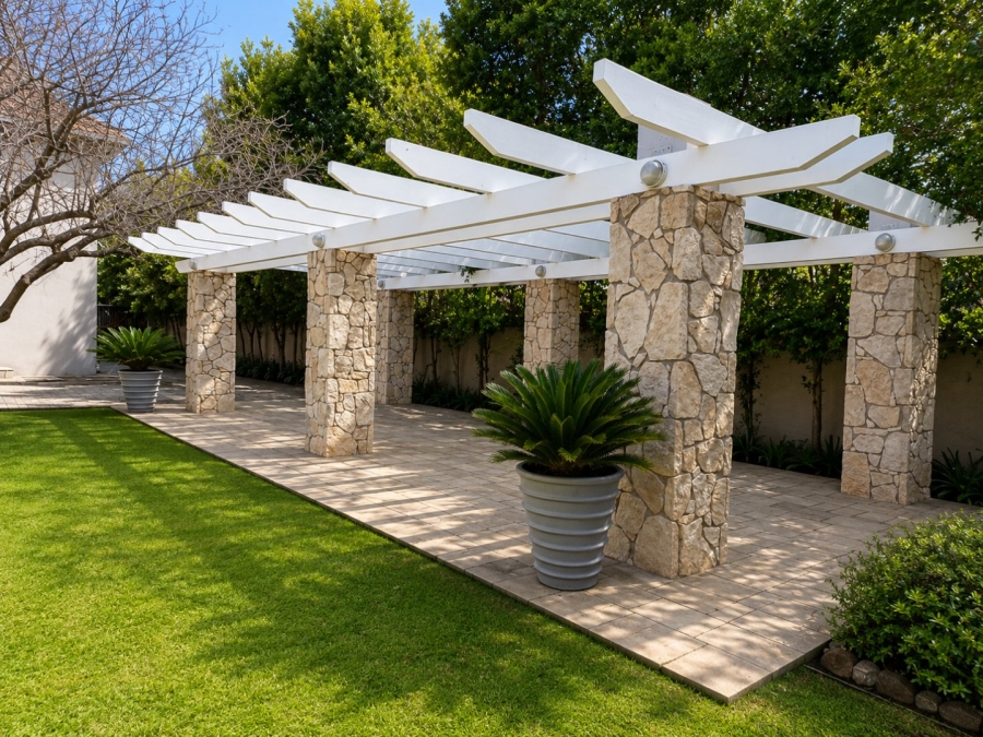 5 Bedroom Property for Sale in Silver Lakes Golf Estate Gauteng