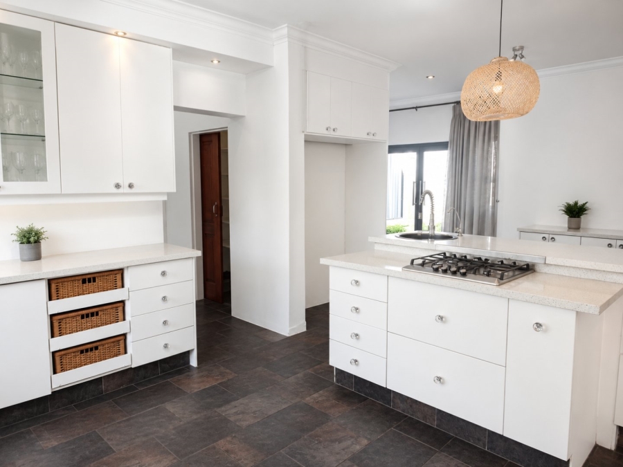5 Bedroom Property for Sale in Silver Lakes Golf Estate Gauteng