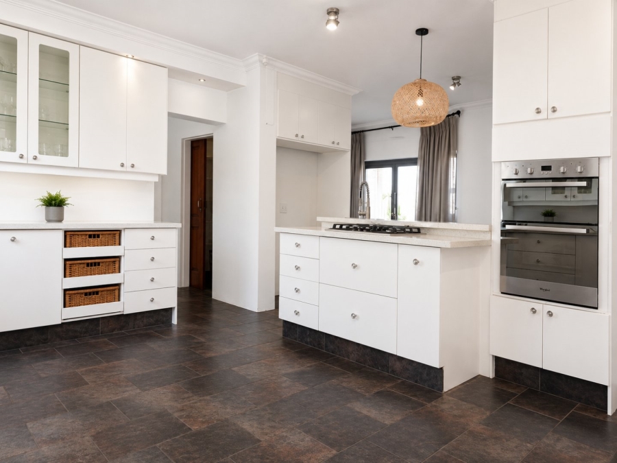 5 Bedroom Property for Sale in Silver Lakes Golf Estate Gauteng