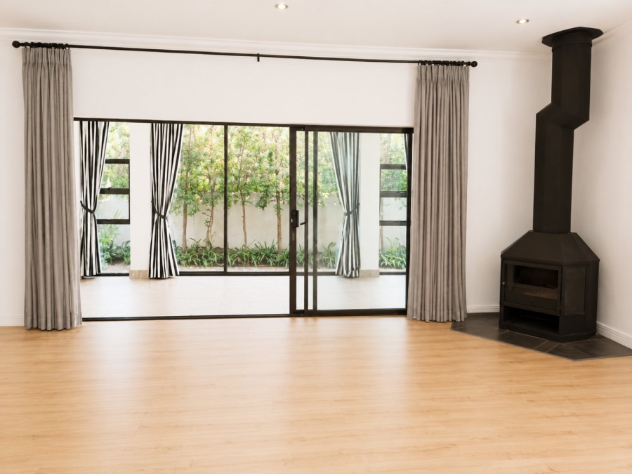5 Bedroom Property for Sale in Silver Lakes Golf Estate Gauteng