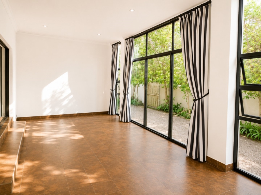 5 Bedroom Property for Sale in Silver Lakes Golf Estate Gauteng