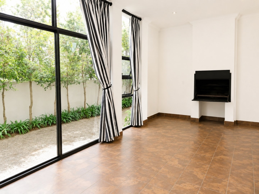 5 Bedroom Property for Sale in Silver Lakes Golf Estate Gauteng