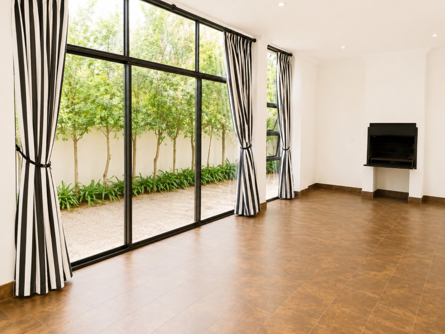 5 Bedroom Property for Sale in Silver Lakes Golf Estate Gauteng