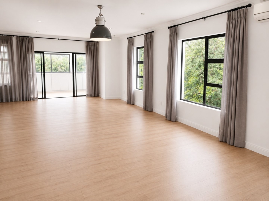 5 Bedroom Property for Sale in Silver Lakes Golf Estate Gauteng
