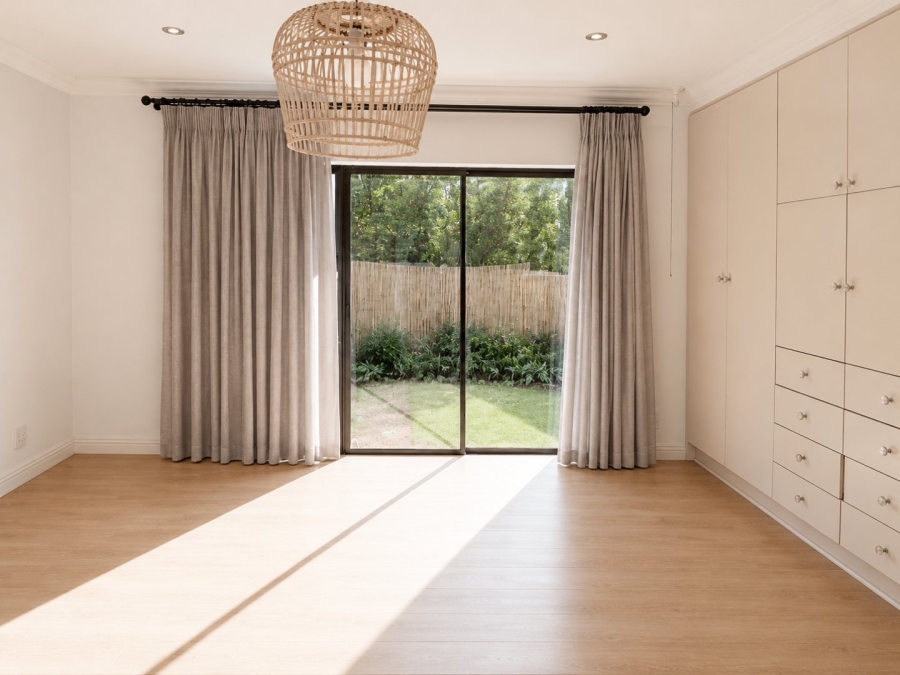 5 Bedroom Property for Sale in Silver Lakes Golf Estate Gauteng