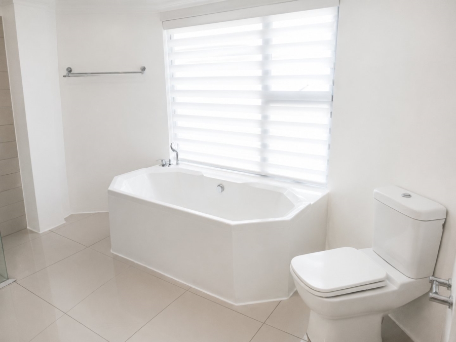 5 Bedroom Property for Sale in Silver Lakes Golf Estate Gauteng