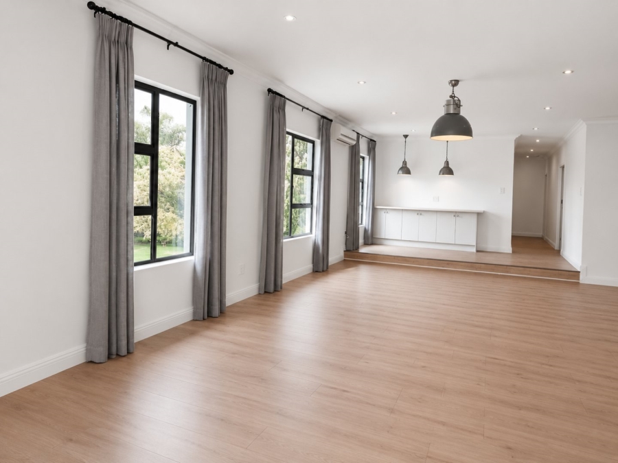 5 Bedroom Property for Sale in Silver Lakes Golf Estate Gauteng