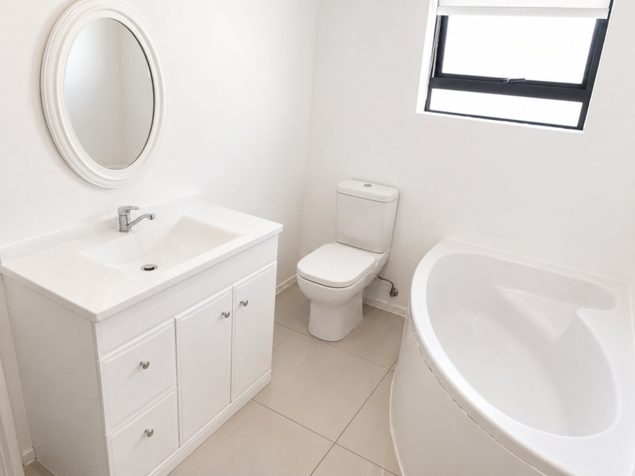 5 Bedroom Property for Sale in Silver Lakes Golf Estate Gauteng