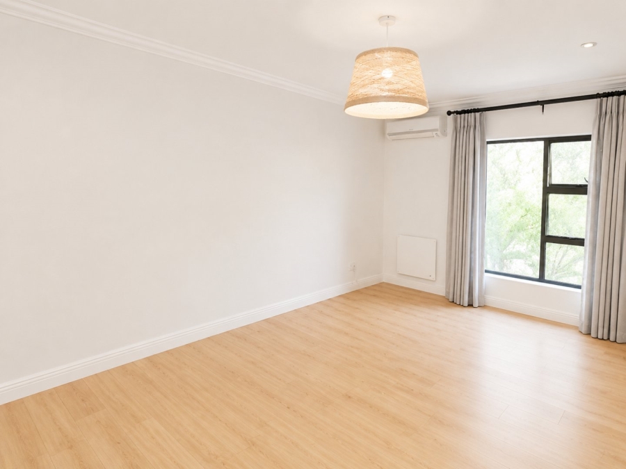 5 Bedroom Property for Sale in Silver Lakes Golf Estate Gauteng
