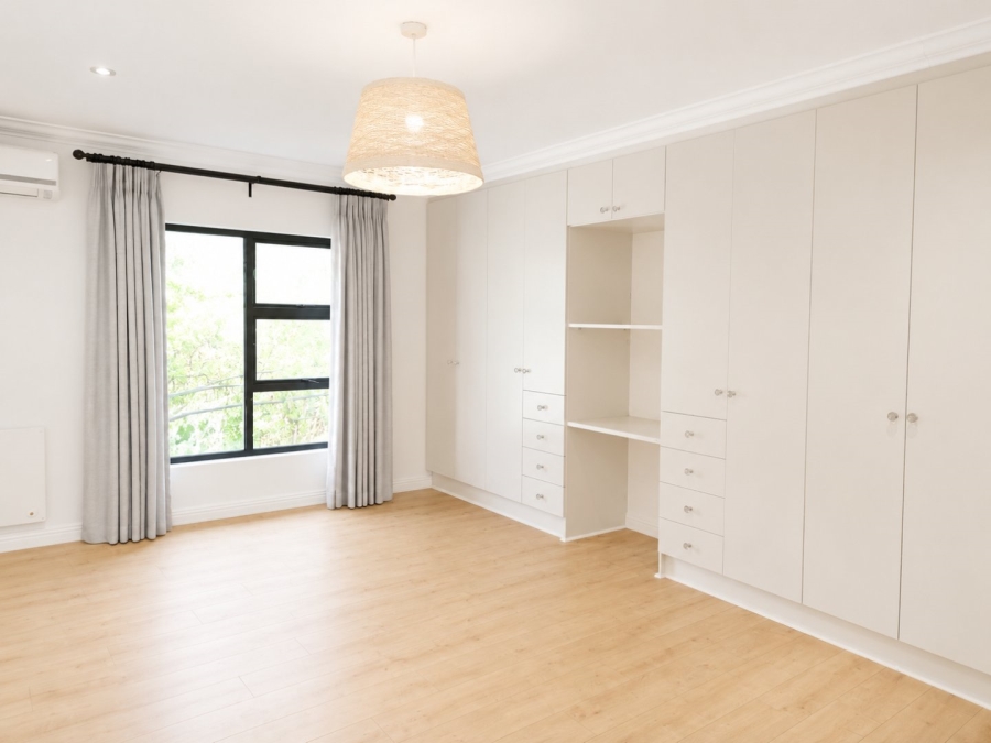 5 Bedroom Property for Sale in Silver Lakes Golf Estate Gauteng