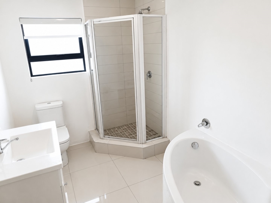 5 Bedroom Property for Sale in Silver Lakes Golf Estate Gauteng