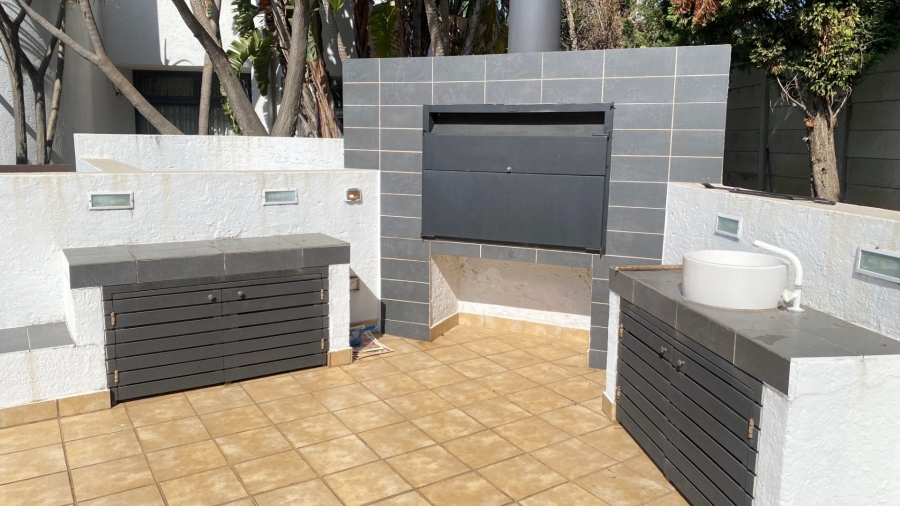 To Let 2 Bedroom Property for Rent in Bryanston Gauteng