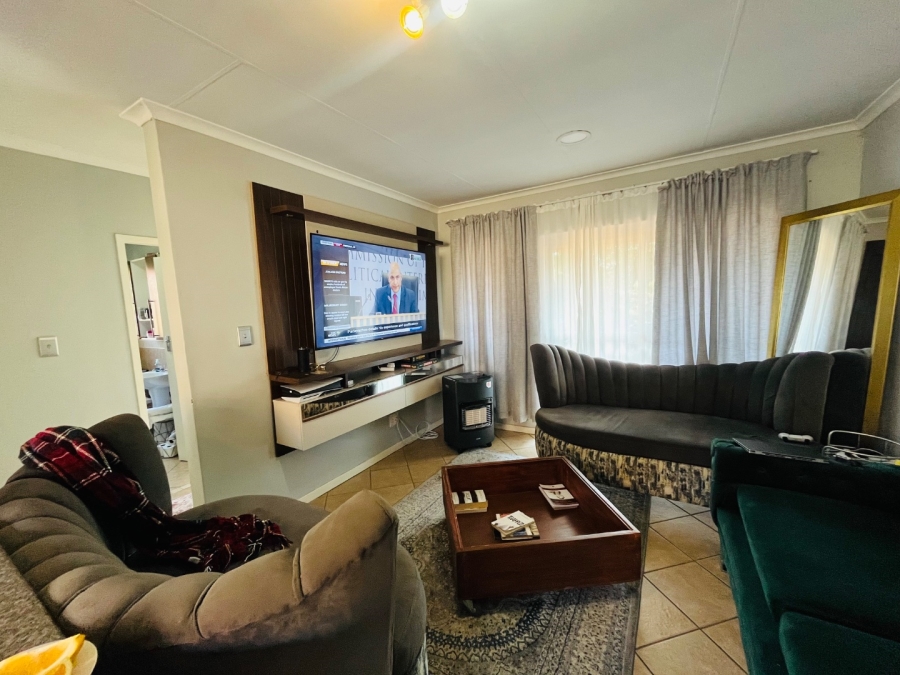 To Let  Bedroom Property for Rent in Mooikloof Ridge Gauteng