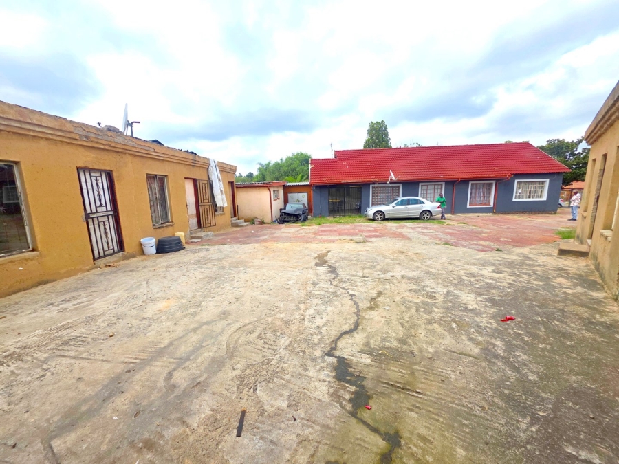 10 Bedroom Property for Sale in Birchleigh North Gauteng