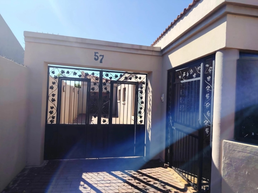 4 Bedroom Property for Sale in Lenasia Ext 5 Gauteng