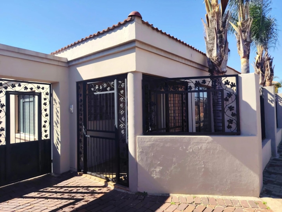 4 Bedroom Property for Sale in Lenasia Ext 5 Gauteng