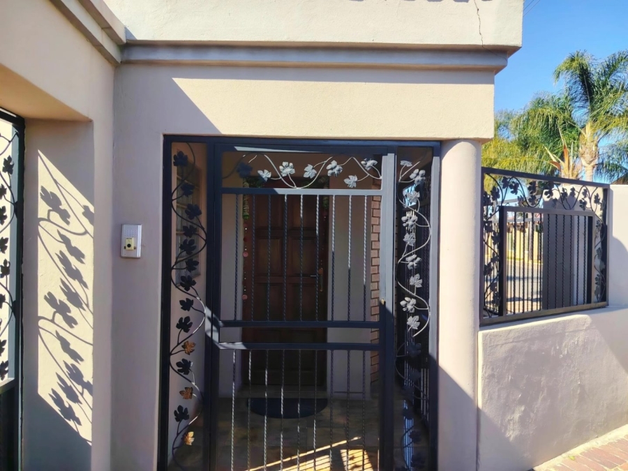 4 Bedroom Property for Sale in Lenasia Ext 5 Gauteng