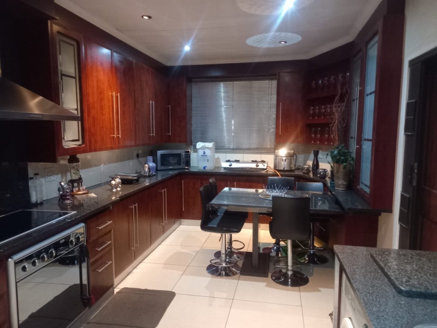 4 Bedroom Property for Sale in Lenasia Ext 5 Gauteng