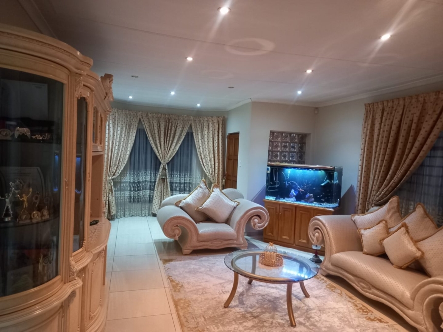 4 Bedroom Property for Sale in Lenasia Ext 5 Gauteng