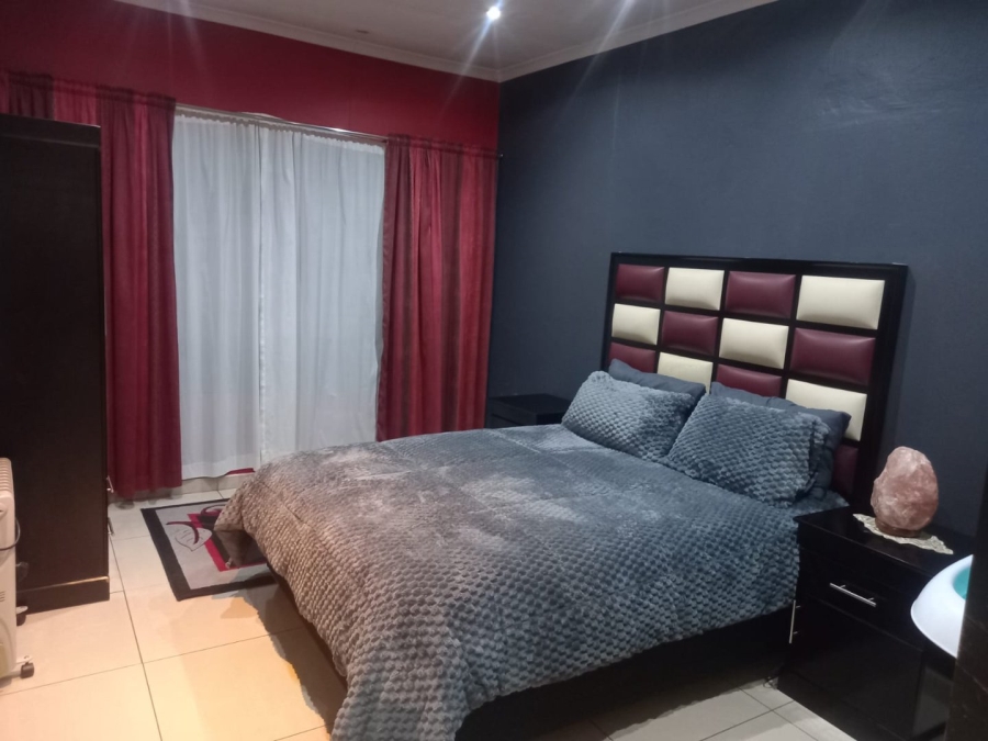 4 Bedroom Property for Sale in Lenasia Ext 5 Gauteng