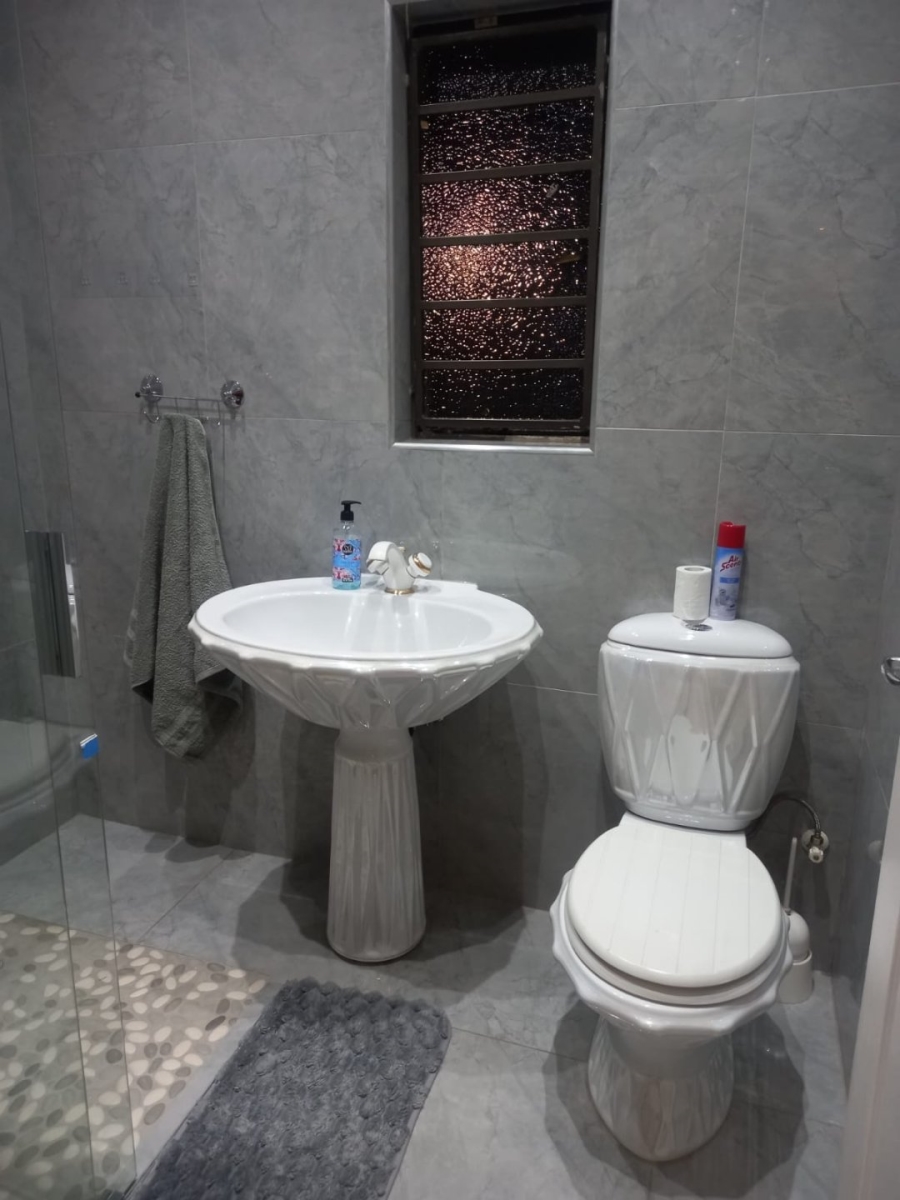 4 Bedroom Property for Sale in Lenasia Ext 5 Gauteng