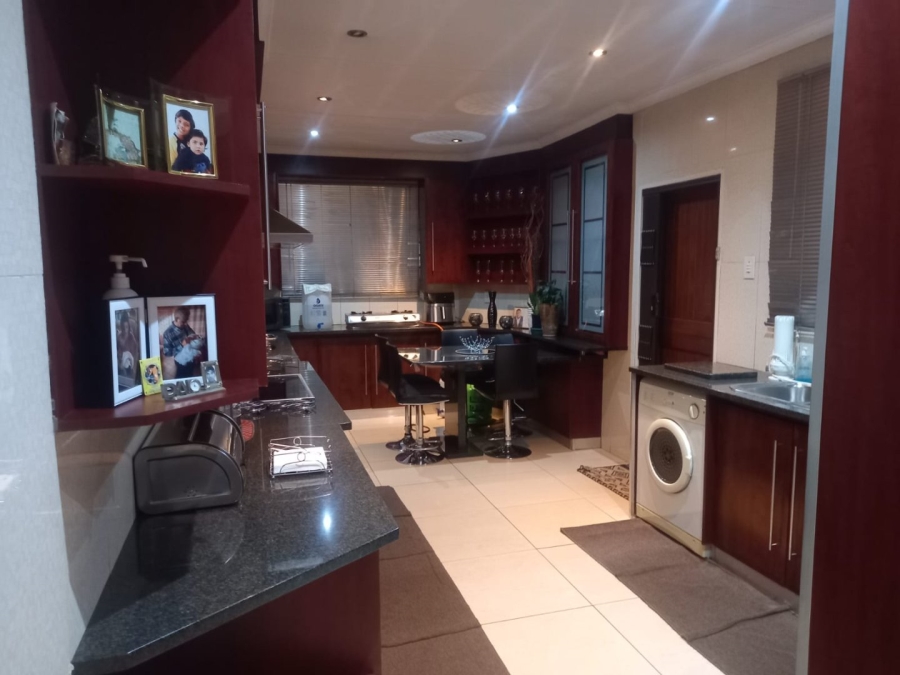 4 Bedroom Property for Sale in Lenasia Ext 5 Gauteng