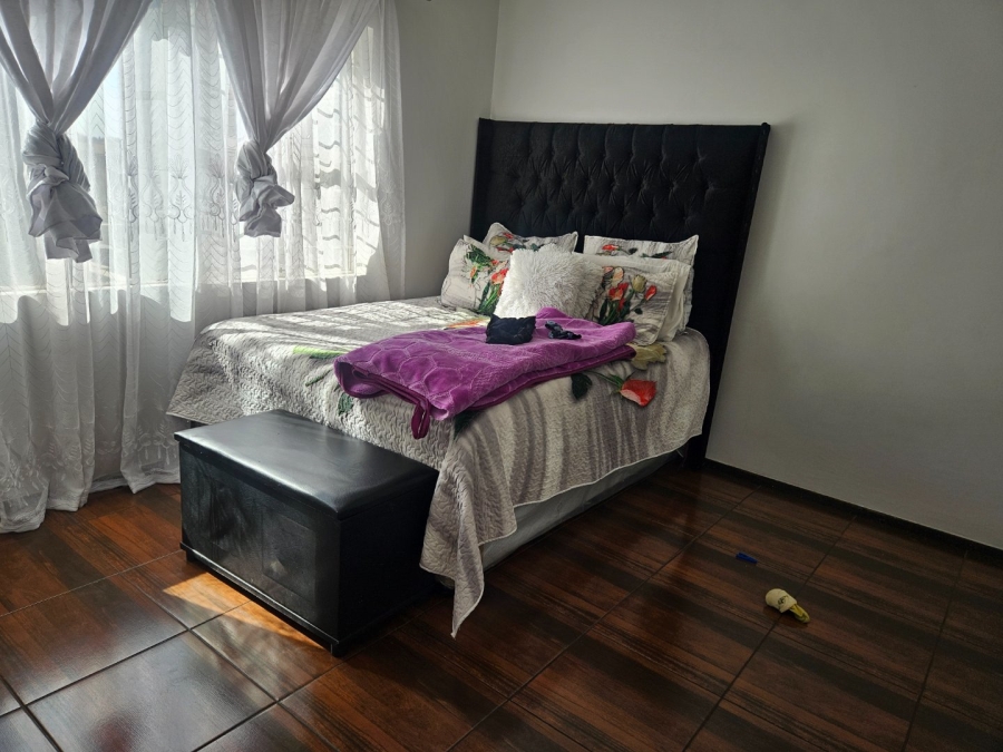  Bedroom Property for Sale in Bardene Gauteng