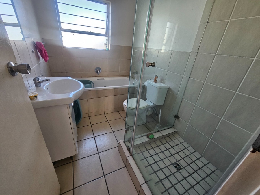  Bedroom Property for Sale in Bardene Gauteng
