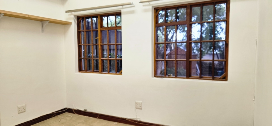1 Bedroom Property for Sale in Fontainebleau Gauteng