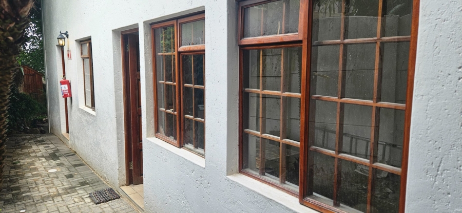 1 Bedroom Property for Sale in Fontainebleau Gauteng