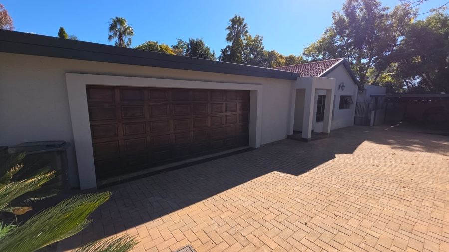 4 Bedroom Property for Sale in Garsfontein Gauteng