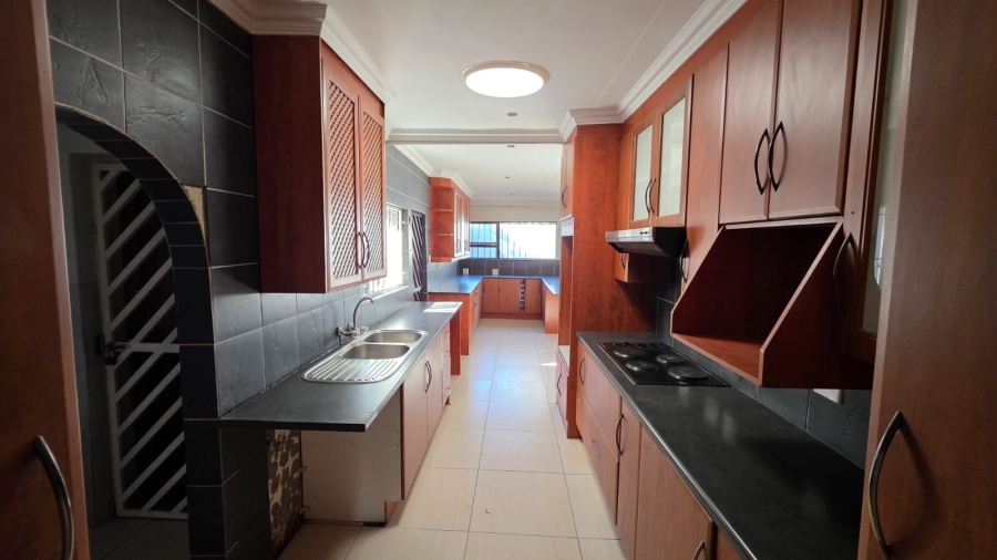 4 Bedroom Property for Sale in Garsfontein Gauteng