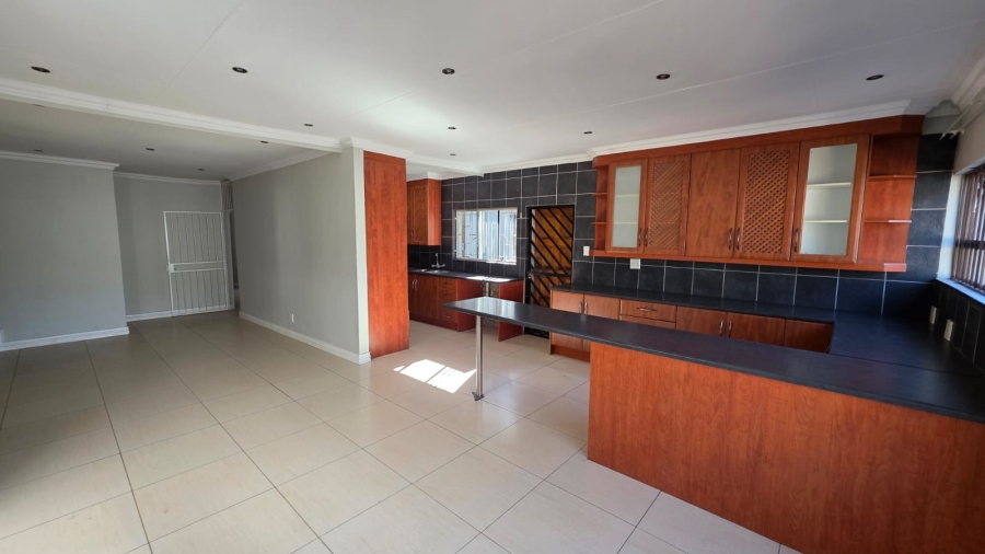 4 Bedroom Property for Sale in Garsfontein Gauteng