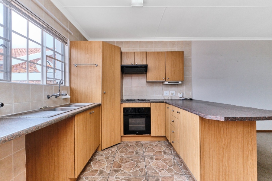 To Let 2 Bedroom Property for Rent in Honeydew Grove Gauteng