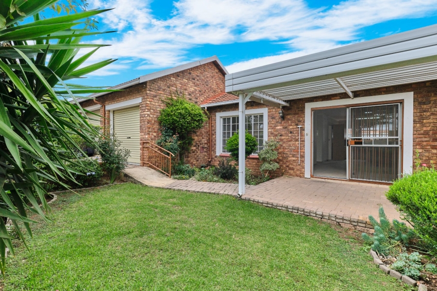 To Let 2 Bedroom Property for Rent in Honeydew Grove Gauteng