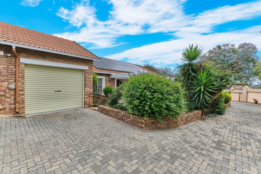 To Let 2 Bedroom Property for Rent in Honeydew Grove Gauteng