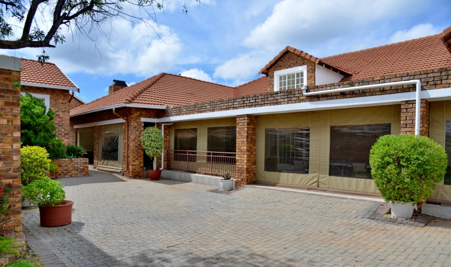To Let 2 Bedroom Property for Rent in Honeydew Grove Gauteng