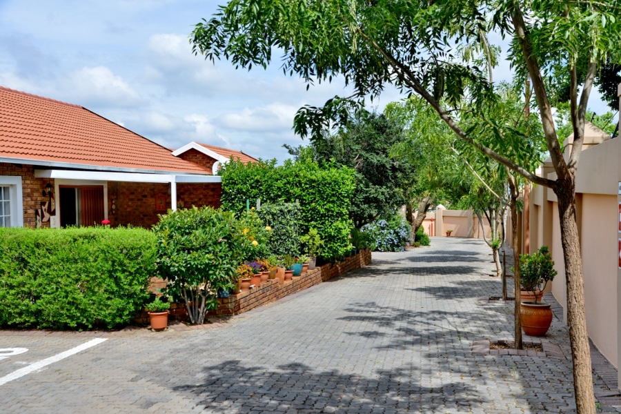 To Let 2 Bedroom Property for Rent in Honeydew Grove Gauteng