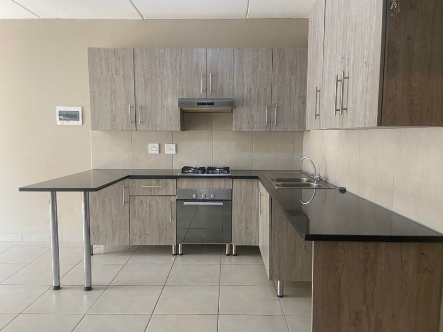 To Let 2 Bedroom Property for Rent in Glen Austin Gauteng