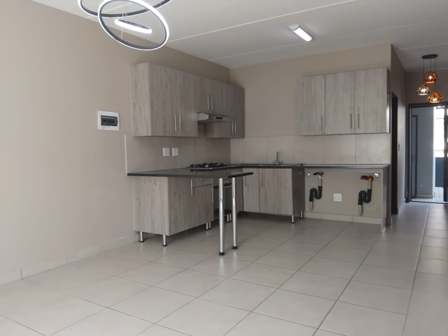 To Let 2 Bedroom Property for Rent in Glen Austin Gauteng