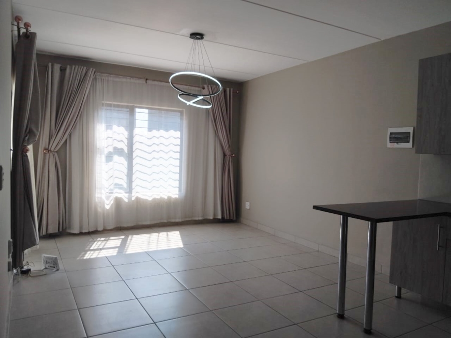To Let 2 Bedroom Property for Rent in Glen Austin Gauteng