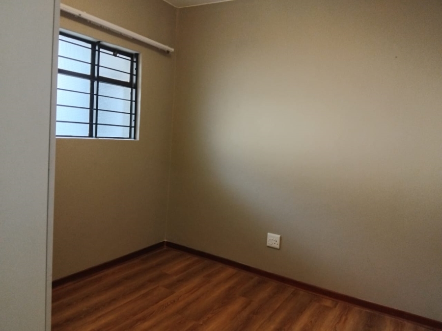 To Let 2 Bedroom Property for Rent in Glen Austin Gauteng