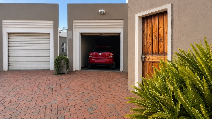 3 Bedroom Property for Sale in Three Rivers Proper Gauteng