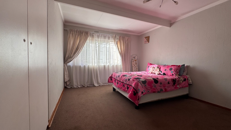 3 Bedroom Property for Sale in Three Rivers Proper Gauteng