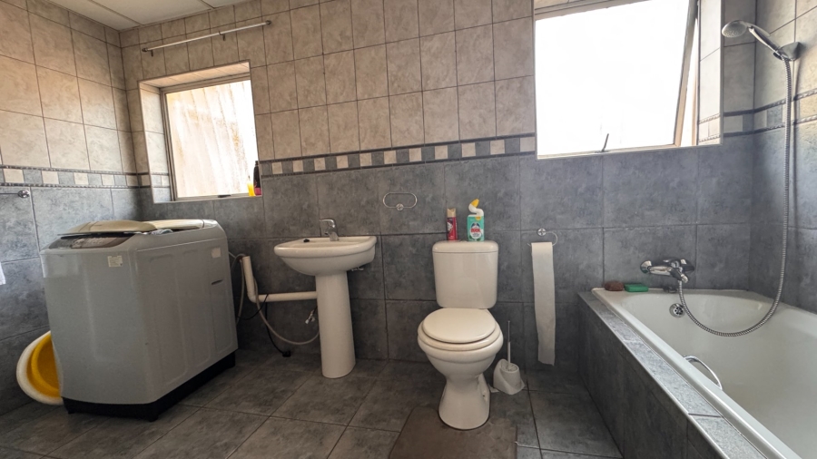 3 Bedroom Property for Sale in Three Rivers Proper Gauteng