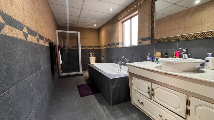 3 Bedroom Property for Sale in Three Rivers Proper Gauteng