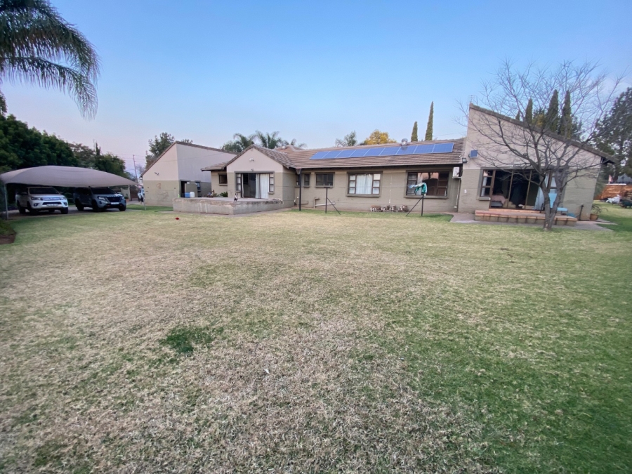 8 Bedroom Property for Sale in Raslouw Gauteng